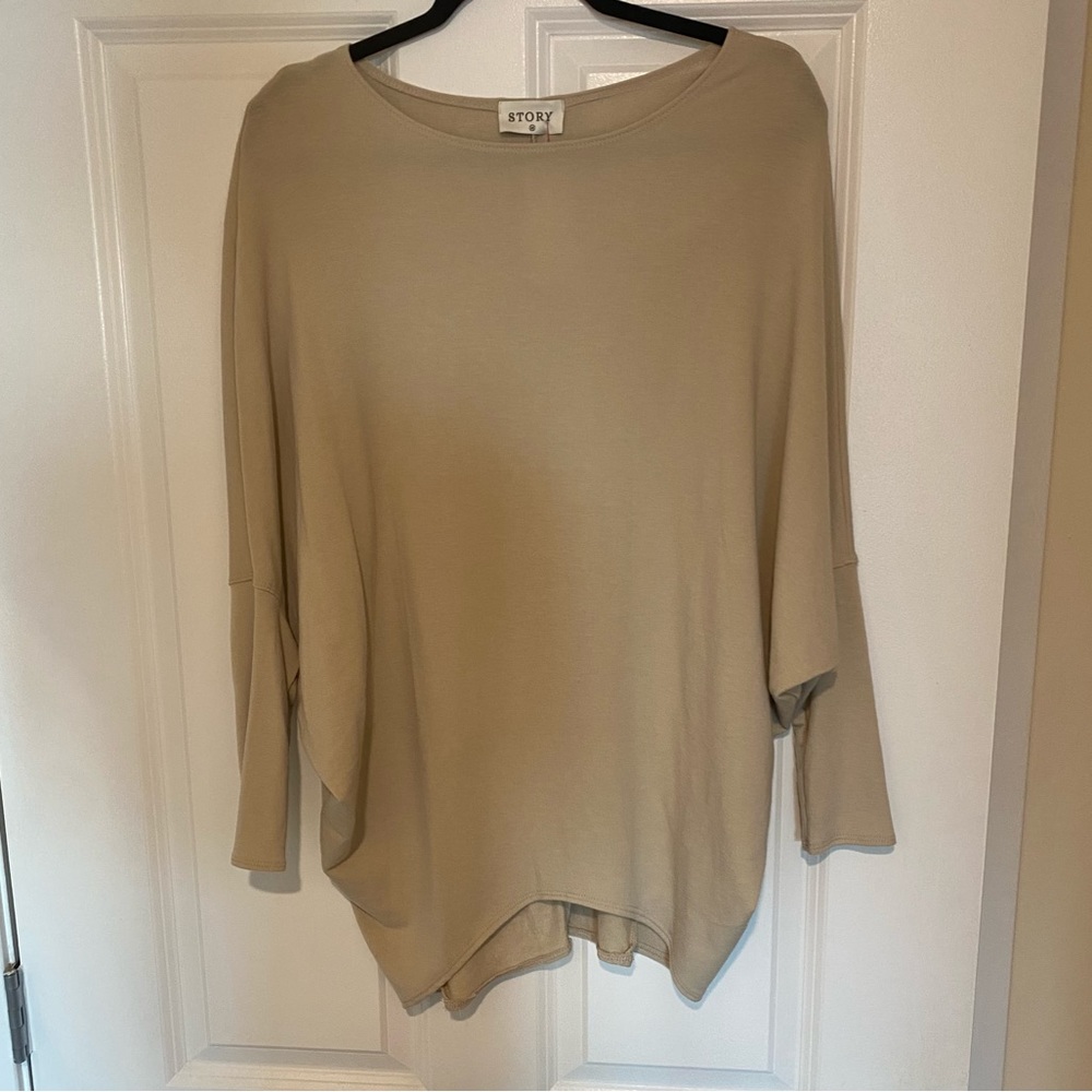 STORY 3/4 sleeve slouchy top in beige. NWT